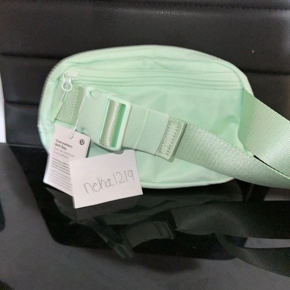 Lululemon Everywhere Belt Bag 1L- Mint Moment - Picture 4 of 10